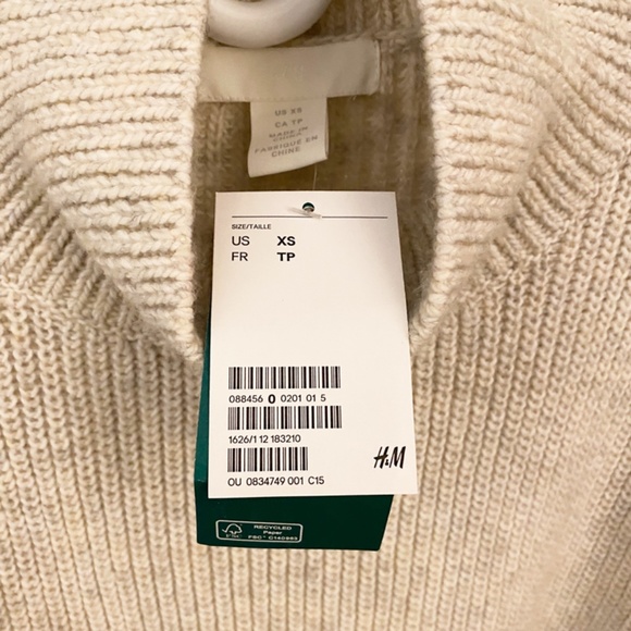 H&M Oversized Turtleneck Sweater - NWT - Picture 4 of 4